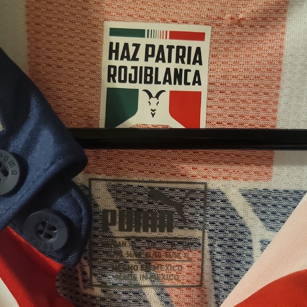 Puma White and Red Striped Club Deportivo Guadalajara Jersey - Picture 3 of 6